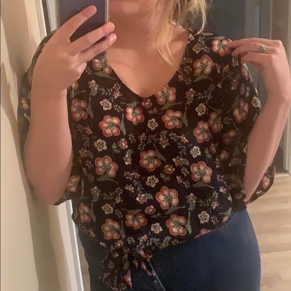 Navy Floral Como Vintage Tie-Front Top - Picture 2 of 7